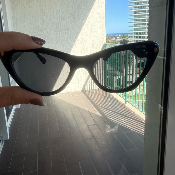 Aire Linea Cat Eye Sunglasses in Black main image 4